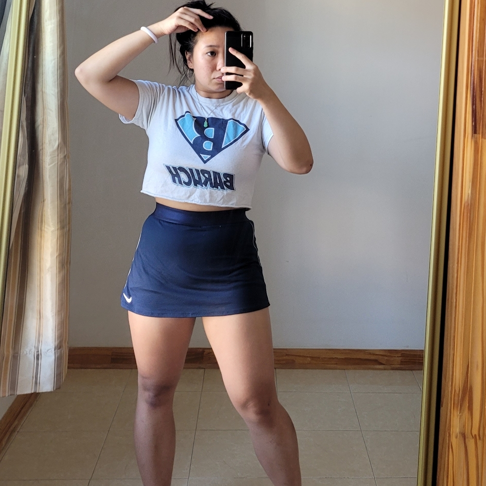 NYC Baruch cropped white logo tee